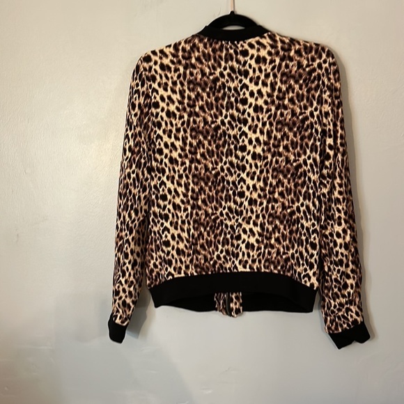 Skies are Blue Animal print silky bomber jacket size small - Picture 4 of 5